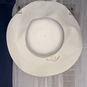 Sun Hat white/off white color